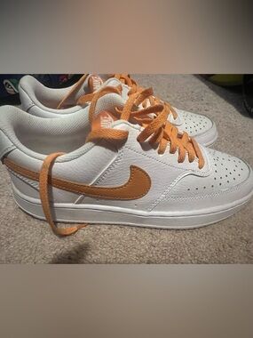 Nike court sneakers size 7- new without box